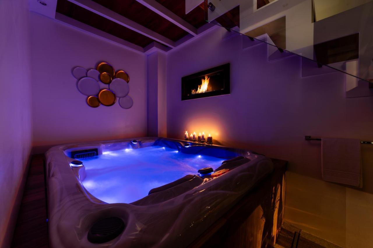 Old Court Luxury Suite&Spa By Monholiday โมโนโปลี ภายนอก รูปภาพ