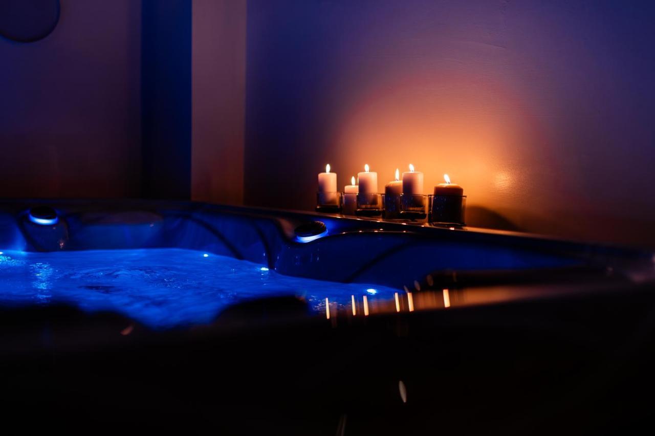 Old Court Luxury Suite&Spa By Monholiday โมโนโปลี ภายนอก รูปภาพ