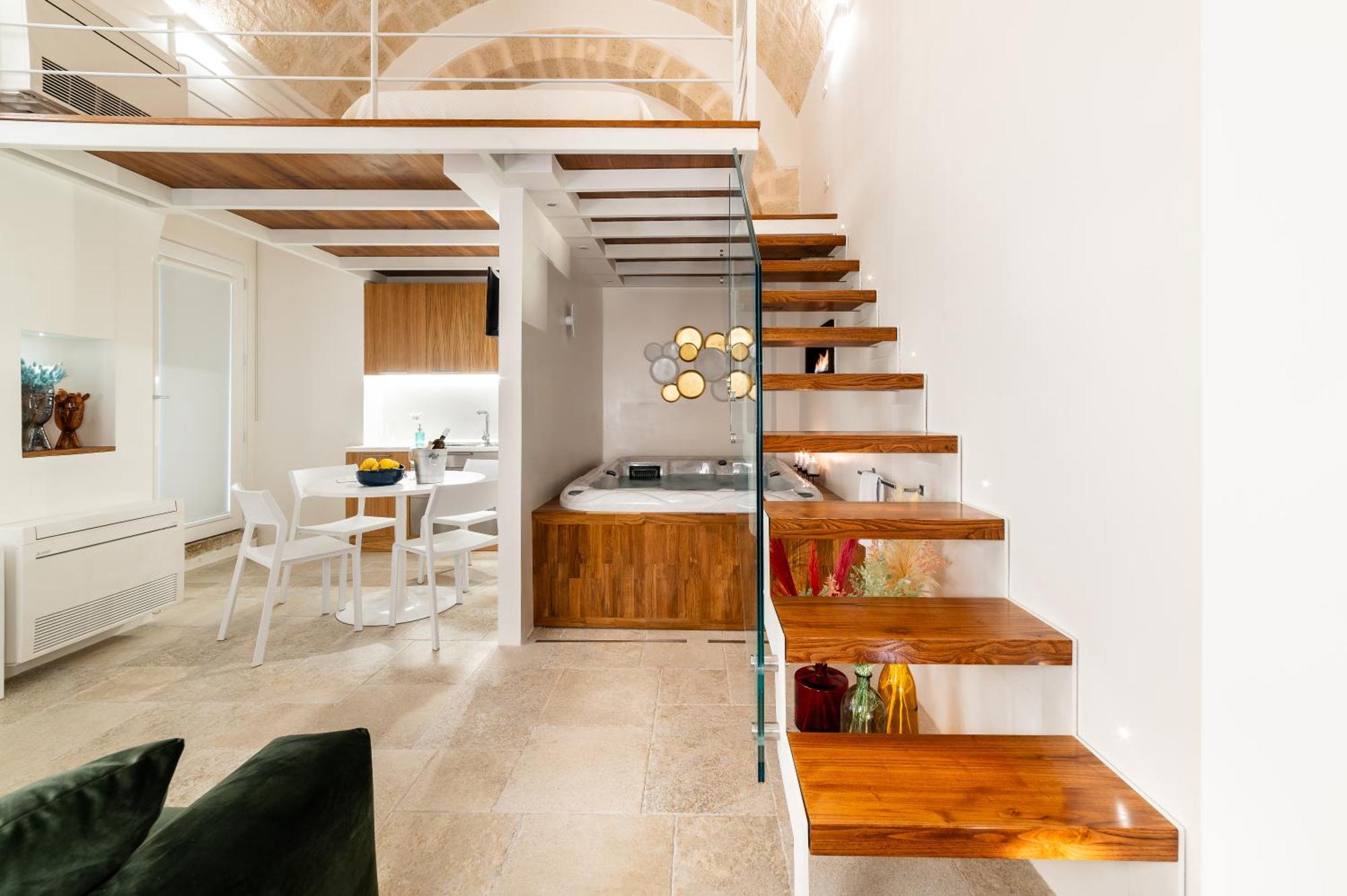Old Court Luxury Suite&Spa By Monholiday โมโนโปลี ภายนอก รูปภาพ